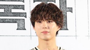 ‘폭싹’ 박보검·아이유, 올해를 빛낸 탤런트 1·2위 나란히 등극