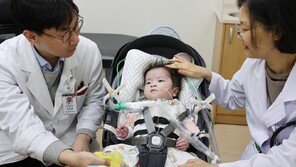심장이 몸 밖에 나온채 태어난 서린이, 기적의 퇴원…국내 첫 생존
