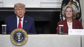 ‘실세’ 와일스 “트럼프, 알코올 중독자 성향… 관세 생각대로 뱉어”