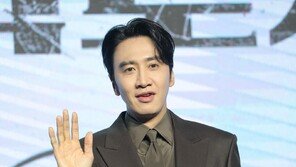 이광수, 절친 김우빈♥신민아 결혼식 사회 본다…도경수는 부득 불참