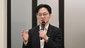 김정관 “상사 퇴근 안해서 야근하는 부끄러운 일 없게…가짜일 줄인다”