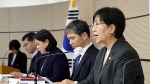 난임치료 놓고 정면충돌…정은경 발언에 한의협 “망언”