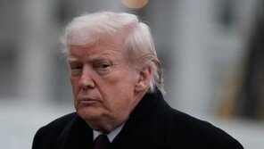 트럼프 ”바이든이 엉망진창 만든 나라 살렸다“ 자화자찬