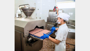 네츄럴코어, ‘관리형 OEM’으로 펫푸드 신뢰 기준 바꾼다