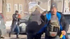 美 “매달 귀화자 100∼200명 시민권 박탈”