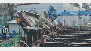 잠실대교 공사장 크레인 넘어져 작업자 사망