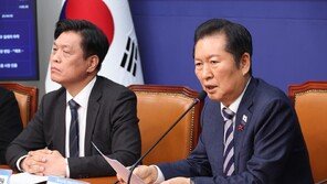 與 “법원 자체 구성 내란재판부 못믿어”… 강경파 “조희대 사퇴 안하면 탄핵 추진”