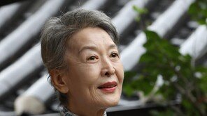 ‘1세대 연극 스타’ 윤석화, 뇌종양 투병 끝 별세…향년 69세