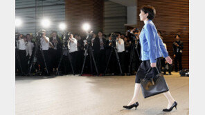 다카이치 ‘구두’는 어디꺼?…“국회 지하서 파는 10만원대 제품”