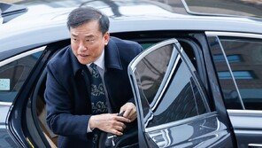 첫 출근 김종철 방미통위원장 “할 일 산적해 두려워”