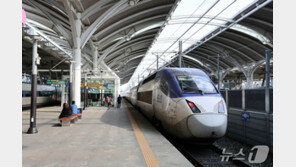 부산행 KTX 전원 문제로 오송역서 멈춰…임시열차 환승 조치