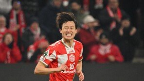 이재성 1도움·PK 유도 맹활약…마인츠, UECL 16강 직행
