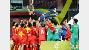 ‘박항서 매직’ 뛰어넘은 ‘김상식 매식’… 베트남, 동남아시안게임 정상 ,메이저대회 3연속 우승