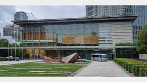 日총리실 간부 “핵무기 보유해야” 발언 논란…일본 정부 “비핵 3원칙 견지”