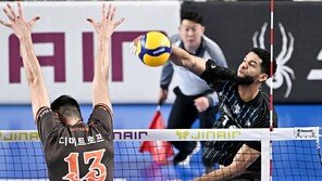 현대캐피탈, OK저축은행 3-0 완파…레오, 개인 통산 7000득점 돌파