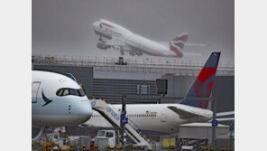 티켓도, 탑승권도, 여권도 없었다…비행기 무임승차한 英남성