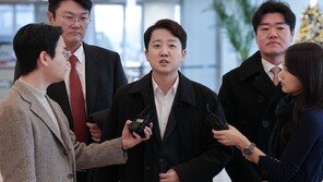 ‘공천개입 의혹’ 이준석 특검 출석…“尹 공범 엮으려는 무리한 시도”