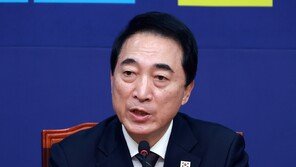 與 “부동산 추가공급대책 발표 준비돼…시점은 종합적 고려”