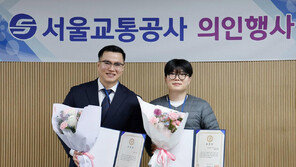 지하철 화재 참사 막은 ‘의인 3인방’…노인 들쳐업고 소화기 들어