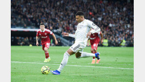 ‘골잡이’ 음바페 59호 골…우상인 호날두와 어깨 나란히