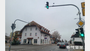 구급차는 150m 前 ‘초록불’… 골든타임 지키는 독일 ‘AI 신호등’