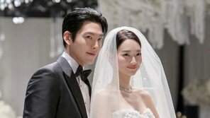 답례품과 직접 그린 메뉴판…김우빈·신민아 취향이 담긴 결혼식