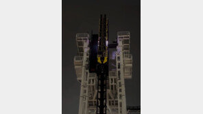 피 쏠린 채 1시간 ‘덜덜’…40m 공중서 수직으로 멈춘 美롤러코스터