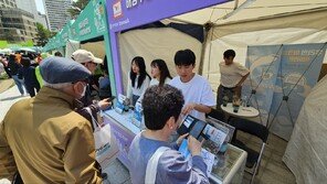 QR 찍으면 생산-유통 정보 한눈에… “수산물이력제 너무 좋아요”