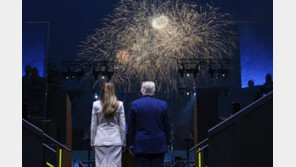 워싱턴에 개선문 세우고, 백악관서 UFC…트럼프,  건국 250주년 행사 공개