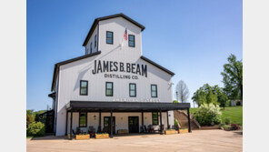 트럼프 관세 전쟁 여파에…짐빔, 주력 증류소 1년간 생산 중단