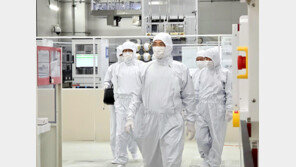 이재용 회장, 반도체 R&D-제조시설 현장 점검