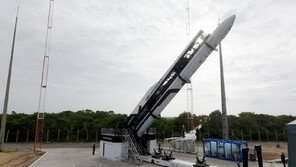 韓 첫 상업발사체 ‘한빛-나노’, 기상악화로 발사 연기…10시 이후 재도전