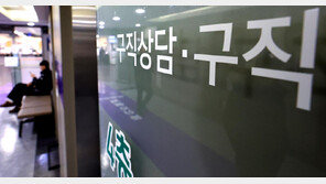 노년층 취업자 343만명 돌파…청년층만 취업자 비중 줄어