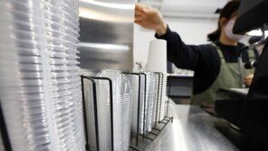 “일회용컵 유상 판매땐 커피값 오를 것…영세 사업장은 직격탄”