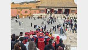 [글로벌 현장을 가다/김철중]“애국주의 고취하고 굿즈도 산다”… 연 14.9억 명 찾는 中박물관