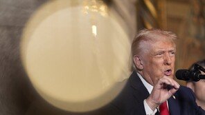 트럼프 “3분기 성장 관세 덕분…연준, 기준금리 내려야”