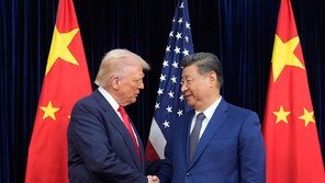 美, 중국산 반도체 추가 관세 결정…부과는 18개월 뒤