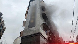 서울 강동구 암사동 다세대주택서 불…40대 여성 사망