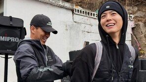 박보검, 션과 연탄 봉사…얼굴도 마음도 훈훈