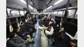 지하철 노약자석 자격 논란…“노약자석은 노인 전용?”