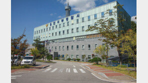 일면식도 없는 아파트 입주민에게 흉기 휘두른 20대 체포