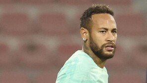 네이마르, 무릎 수술… “월드컵 꼭 뛰고 싶다” 