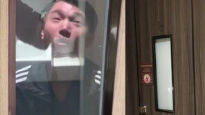 화장실서 흡연하면 망신…담배 연기로 투명해지는 유리 설치한 中