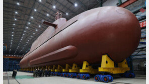 한미 핵잠 합의에… 北, 핵무기 탑재 잠수함 공개