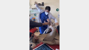 뺨 때리고 얼굴 가격…인도 의사 환자 폭행 논란