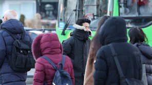 “성탄절 지나니 진짜 겨울”…추위에 중무장한 출근길