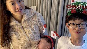 이혼 후 둘째 출산 이시영, 딸 안고 활짝…가족 다 모였네