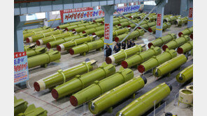 핵잠 과시한 김정은, 군수공장 찾아 “미사일 생산능력 확대”