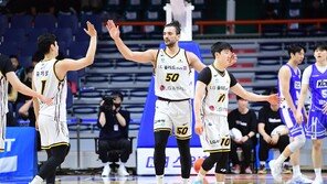 프로농구 LG, 시즌 첫 2차 연장 접전 끝에 KCC 꺾고 4연승