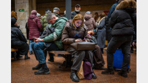 ‘트럼프·젤렌스키 회담 전’ 러, 키이우 대규모 미사일 공습